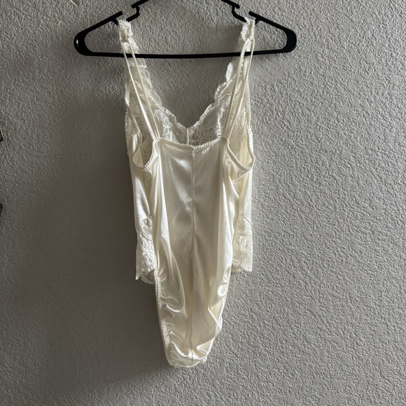 Victoria's Secret Ivory Satin Lace Trim Teddy Bodysuit Lingerie Medium Vintage - Picture 7 of 13